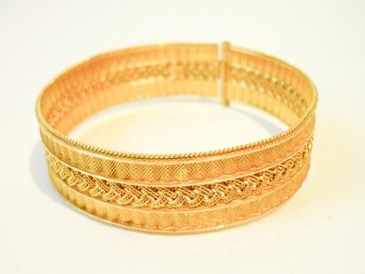null Bracelet rigide en or jaune 14k tressé et ciselé, l. 6 cm, 21 g env.