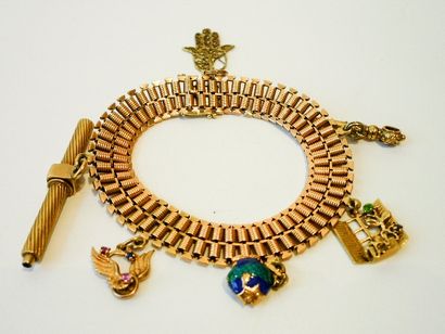 null Bracelet en or rose avec des breloques, l. 19 cm, 45,7 g env. (brut).