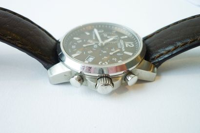 CERTINA Montre-chronographe en acier à bracelet de cuir brun foncé [usures d'usa...