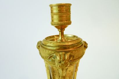 null Paire de cassolettes en athénienne formant des flambeaux, XIXe, bronze ciselé...