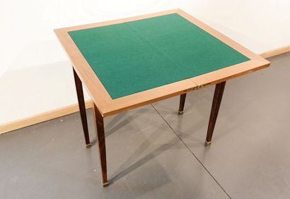 null Table à jeu, début XXe, acajou et placage d'acajou, 73,5x77,5x40 cm (fermée)...