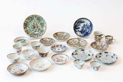 CHINE Lot de tasses, pochons et soucoupes, divers décors, dynastie Qing / XVIII-XIXe,...