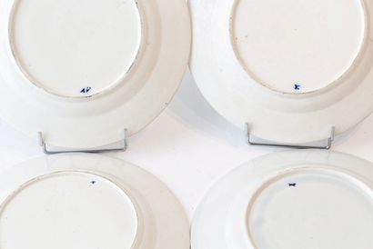TOURNAI Ensemble de douze assiettes, décor à l'épi en bleu sous couverte, XVIII-XIXe,...
