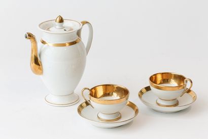 BRUXELLES Partie de service à thé blanc et or, mi-XIXe, porcelaine dure, treize pièces...