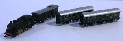 null MÄRKLIN (4) pièces : 3031/3, loco-tender 040 noire, 81004, telex (1971-73) [très...