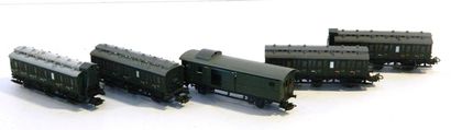 null MÄRKLIN, rame de 4 voitures à 3 axes et 1 fourgon : 4004/7 & 8, avec éclairage...