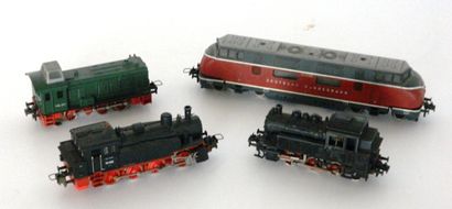 null TRIX, 4 locomotives : 

- loco-tender 030 80018 ; 

- loco-tender 040 92692...
