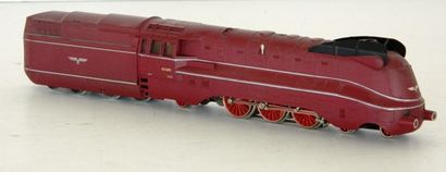 null MÄRKLIN 3089/6 (1985-89), locomotive 231 carénée rouge, tender à 4 axes (MB)...