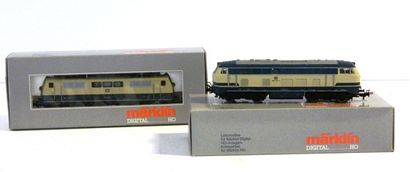null MÄRKLIN, 2 locomotives de la DB en bleu et crème : 

- 3642, motrice 111 049...