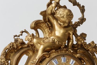 null Pendule de style Louis XV aux putti vendangeurs, fin XIXe, bronze doré, cadran...