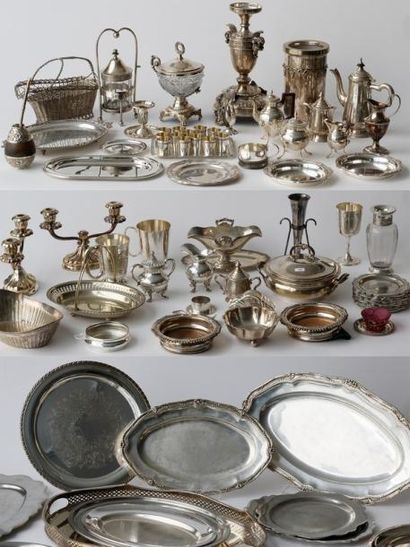 null VARIA, ensemble d'objets principalement en métal argenté comprenant : chandelier,...