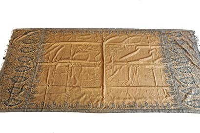 null Nappe à motifs Cachemire, travail ancien, soie brodée, 278x134 cm env. [trous,...
