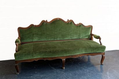 null Grand canapé de style Louis XV, travail régional, XIXe, chêne foncé mouluré...