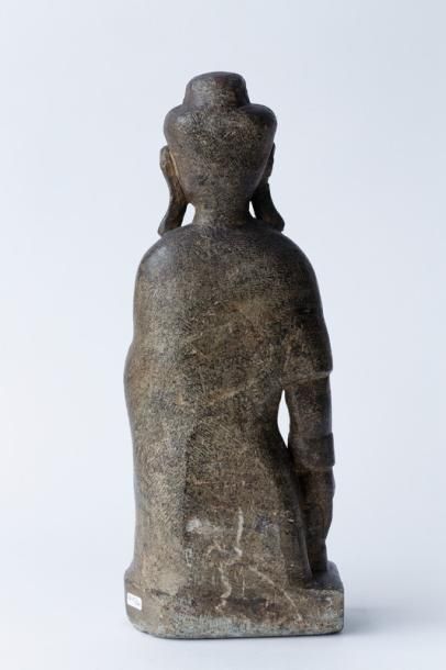 SIAM "Guanyin", travail ancien, sujet en pierre taillée à patine d'usage, h. 46 cm...
