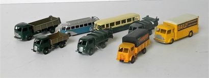 null DINKY FR. (8) 6x camions divers et 2x bus [états divers] :

- 33 Simca cargo...
