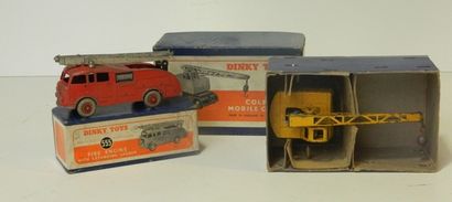 null DINKY (2) : 

555 fire engine (G-/B) ;

571 Coles mobile crane (G-/B).