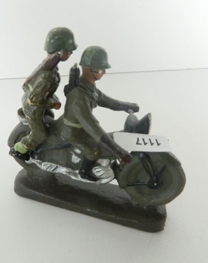 null DURSO moto militaire avec deux soldats belges (E).