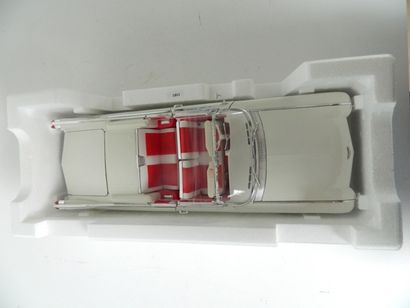 null MAISTO réf. 50005, Cadillac Eldorado Biarritz (1950) en tôle blanche, modèle...