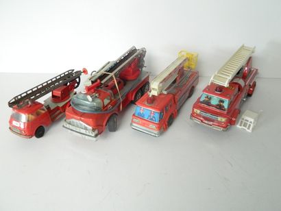 null (4) véhicules de pompier, marques diverses :

- voiture à échelle mécanique,...