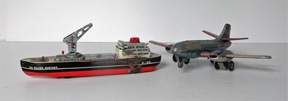 null (2) jouets en tôle japonais :

- bateau Silver Mariner, tôle rouge et noire,...