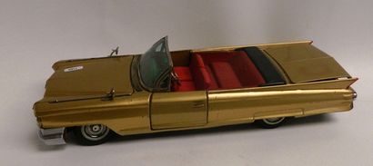 null Bandai Japan, Golden Cadillac convertible, tôle peinte or, battery operated,...