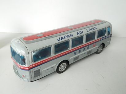 null Véhicules divers (3) :

- Japan police bus, 22 cm ;

- bus Japan Airlines, tôle,...