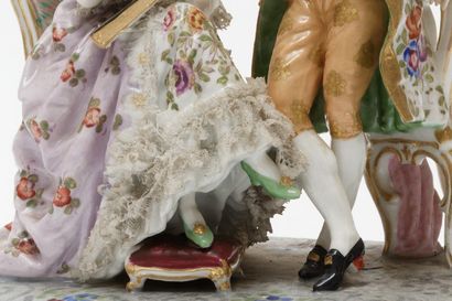 MEISSEN "Conversation galante", début XXe, groupe en porcelaine émaillée, marque...