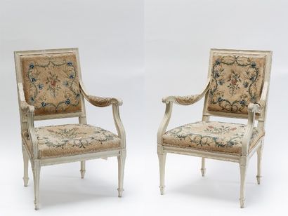 null Paire de fauteuils de style Louis XVI garnis d'une tapisserie florale, début...