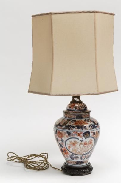 CHINE Potiche couverte à décor Imari montée en lampe, dynastie Qing / fin XIXe -...