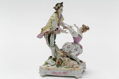 CAPODIMONTE "Scènes galantes", fin XIXe, deux groupes en porcelaine émaillée, marque...