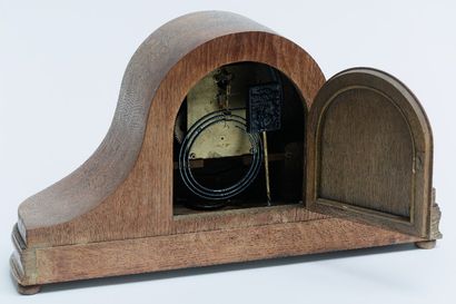 null Pendule de cheminée d'époque Art déco, circa 1930, bois, l. 50 cm [usures d'usage,...