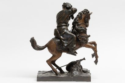 ECOLE FRANCAISE "Cavalier maure", sujet en bronze à patine nuancée, signé [CARRIER...