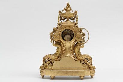 null Importante pendule de cheminée de style Louis XVI, fin XIXe, bronze richement...