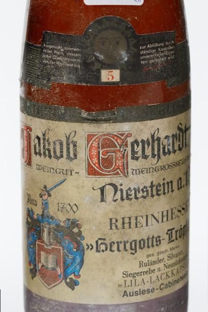 null VARIA, onze bouteilles :

- RHÔNE, rouge, Châteauneuf-du-Pape, grand vin 1957,...