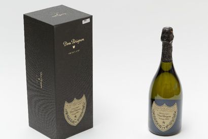 null CHAMPAGNE, blanc effervescent, Dom Pérignon, brut 2005, une bouteille dans son...
