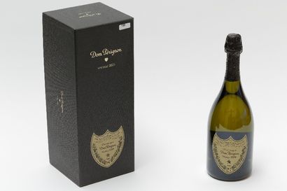 null CHAMPAGNE, blanc effervescent, Dom Pérignon, brut 2003, une bouteille dans son...