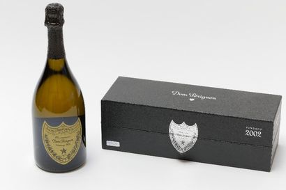 null CHAMPAGNE, blanc effervescent, Dom Pérignon, brut 2002, une bouteille dans son...