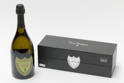 null CHAMPAGNE, blanc effervescent, Dom Pérignon, brut 2002, une bouteille dans son...