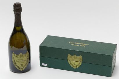 null CHAMPAGNE, blanc effervescent, Dom Pérignon, brut 1992, une bouteille dans son...