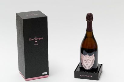 null CHAMPAGNE, rosé effervescent, Dom Pérignon, brut 2000, une bouteille dans son...