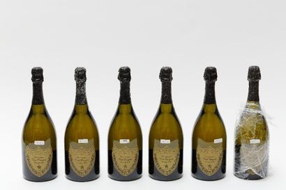null CHAMPAGNE, blanc effervescent, Dom Pérignon, brut 2000, six bouteilles [légères...