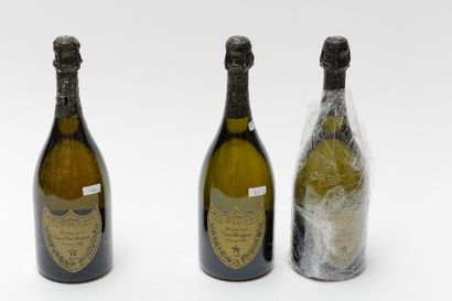 null CHAMPAGNE, blanc effervescent, Dom Pérignon, brut 1995 (une) et 1999 (deux),...