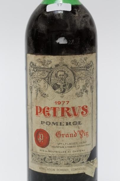 null BORDEAUX (POMEROL), rouge, Petrus 1977, une bouteille [étiquette altérée/déchirée,...