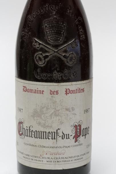 null BORDEAUX, rouge, ensemble de trois bouteilles :

- (POMEROL), Château La Pointe...