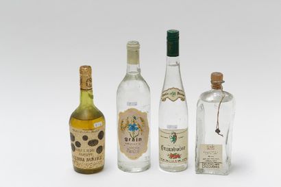 null Lot de spiritueux, dix bouteilles :

- Grand Marnier, une bouteille ;

- Cointreau,...