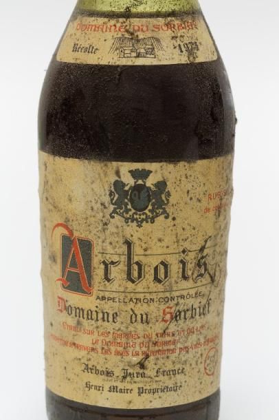 null JURA, rouge, Henri Maire, dix bouteilles :

- Arbois - Cuvée Saint-Just s.m.,...