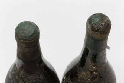 null LOIRE & BOURGOGNE, blanc, ensemble de huit bouteilles :

- Muscadet 1968, deux...