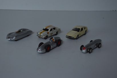 null Varia de voitures 1/43e : 

Provence moulage 2x montées (Alfa Disco volante,...