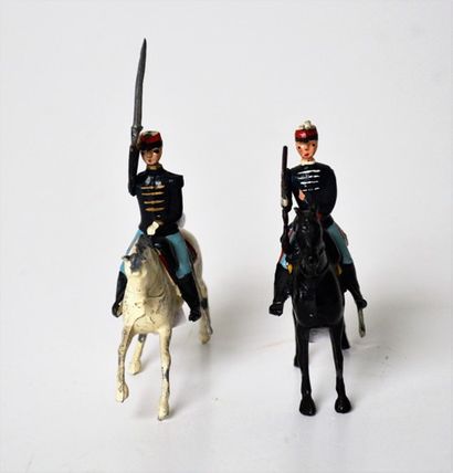 null BRITAIN METAL :

- Deux cavaliers belges époque 1860/1870 : 1 officier, 1 soldat...