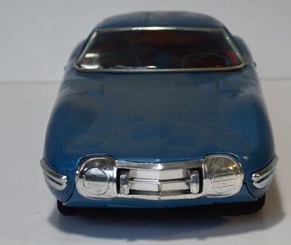 null NOMURA Japan, Toyota 2000 GT en tôle bleue, friction, l. 40 cm [boîte sans ...